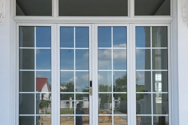 Những hạn chế của cửa màu trắng