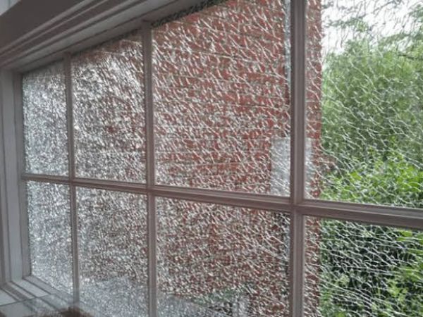 Các cách thức giảm nứt kính cho cửa khi trời nóng