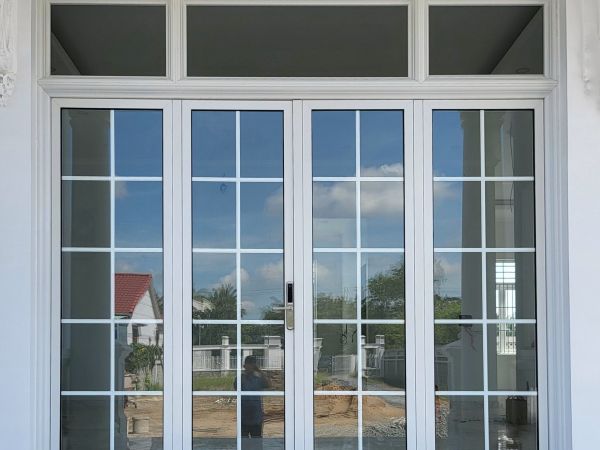 Những hạn chế của cửa màu trắng