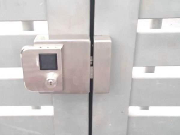 Các vị trí thường gây ra kẹt cửa sắt