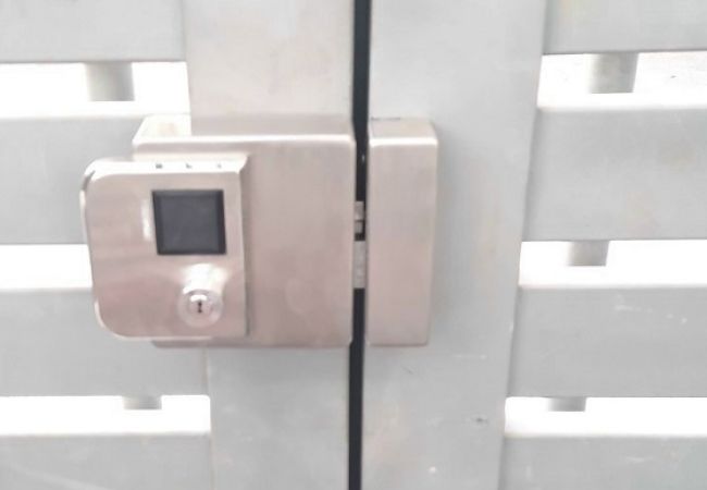 Các vị trí thường gây ra kẹt cửa sắt